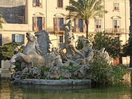 Fontana del Tritone