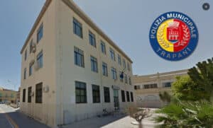 Controllo del Territorio della Polizia Locale a Trapani: Fermato un Cittadino Estero con Patente Falsa e Stupefacenti